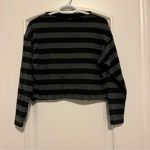 Uniqlo cropped black and grey striped shirt (Size M)